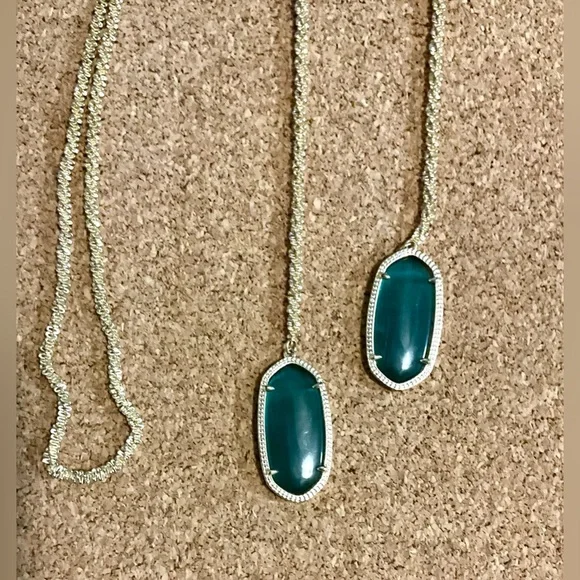 Rare early Kendra Scott gold with Deep green Pendants wrap necklace. - Picture 2 of 6